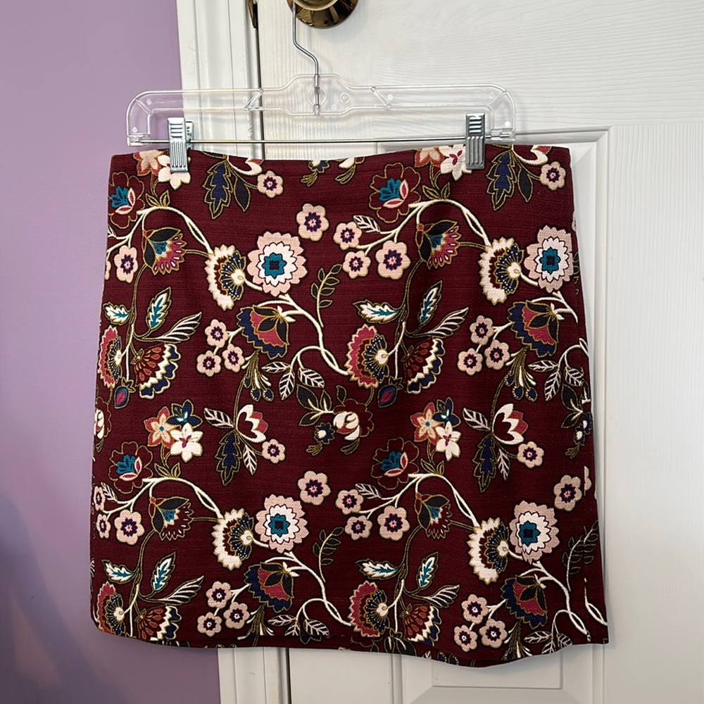 Loft maroon printed lined skirt. Excellent condition - worn once. Size 12.